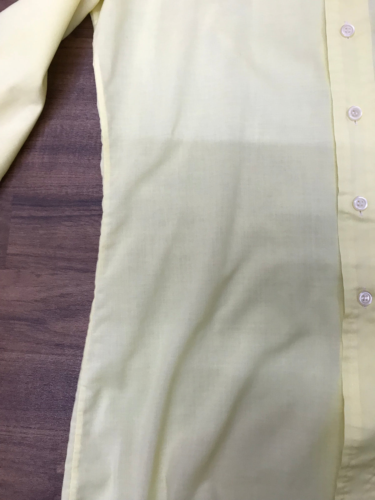 Chemise vintage des années 70 taille 40 jaune, ajustée