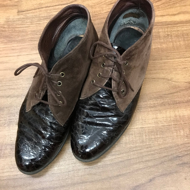 Schnürstiefelette braunes geprägtes Lackleder