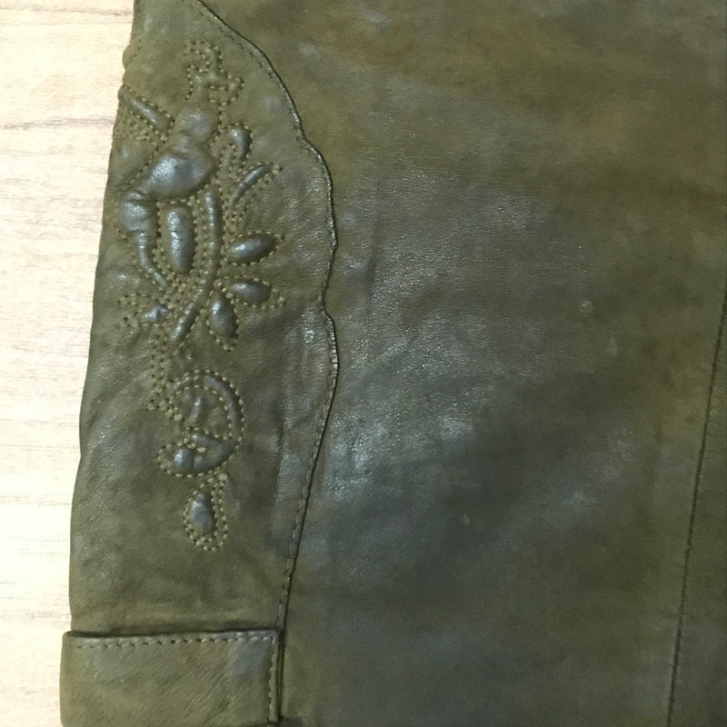 Dunkelgrüne Damen-Trachtenlederhose – Größe 42 | SALE wegen fehlendem Knopf