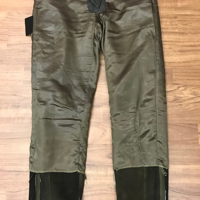 Dunkelgrüne Damen-Trachtenlederhose – Größe 42 | SALE wegen fehlendem Knopf
