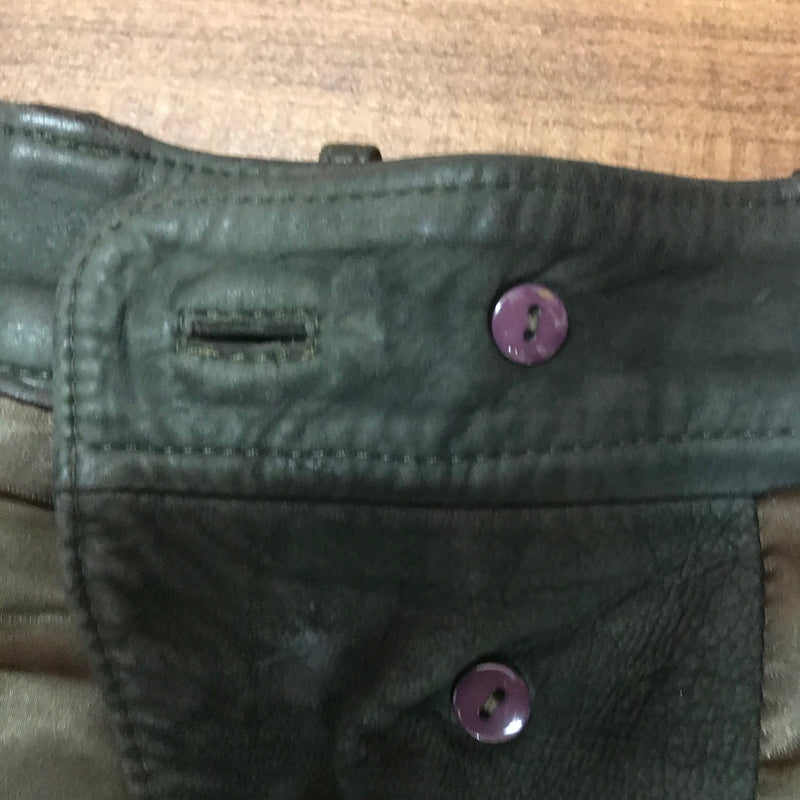 Dunkelgrüne Damen-Trachtenlederhose – Größe 42 | SALE wegen fehlendem Knopf