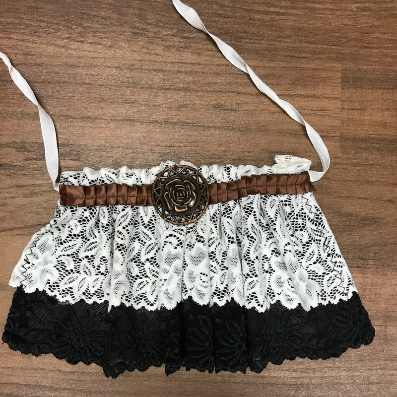 Steampunk Jabot mit Weißer und Schwarzer Spitze