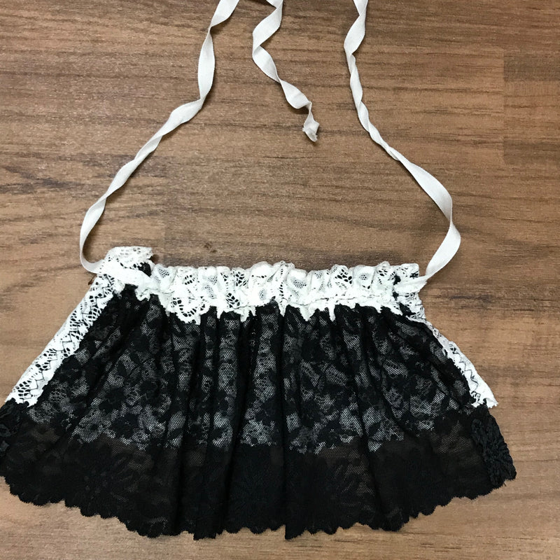 Steampunk Jabot mit Weißer und Schwarzer Spitze