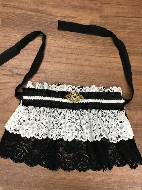 Steampunk Jabot mit Schwarzer und Weißer Spitze