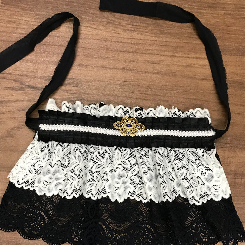 Steampunk Jabot mit Schwarzer und Weißer Spitze
