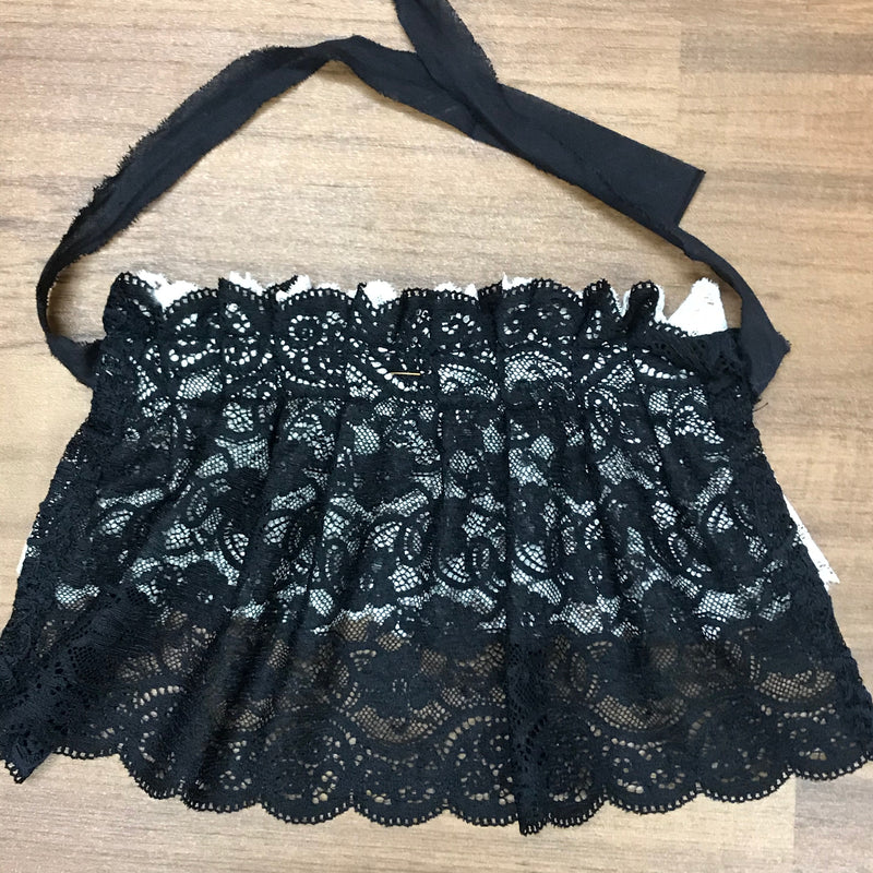 Steampunk Jabot mit Schwarzer und Weißer Spitze