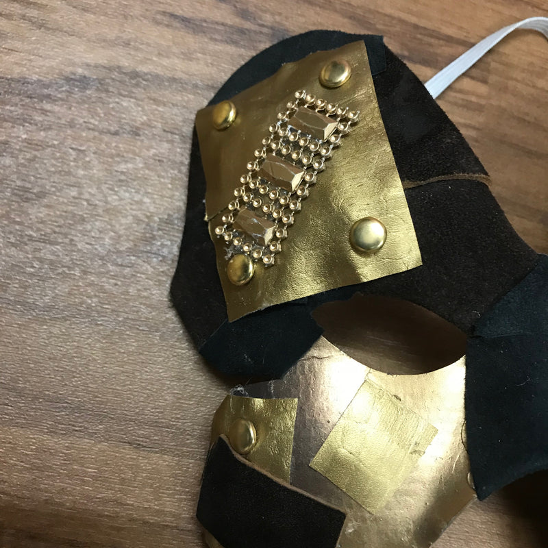 Handveredelte Steampunk Maske, in schwarz/gold