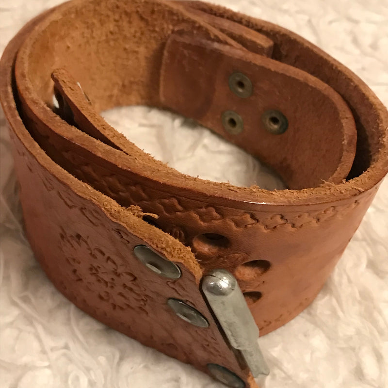 Antiker brauner Damen Ledergürtel gestanzt, VintageAntiker brauner Damen Ledergürtel gestanzt, Vintage Miedergürtel