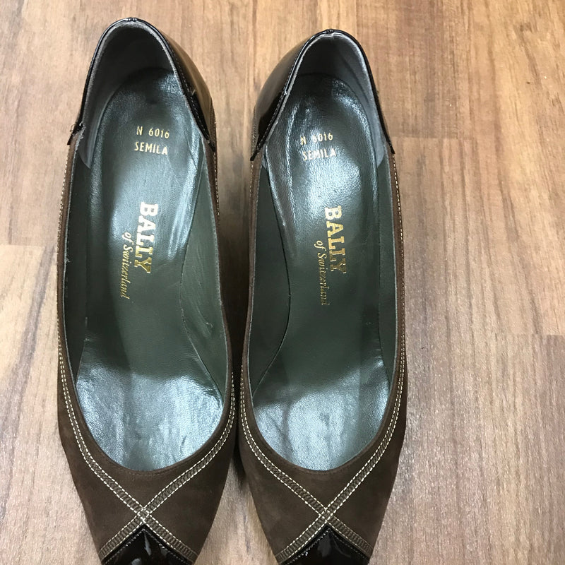Bally Vintage Pumps Gr. 38 in Braun aus Wildleder und Lackleder Made in Switzerland