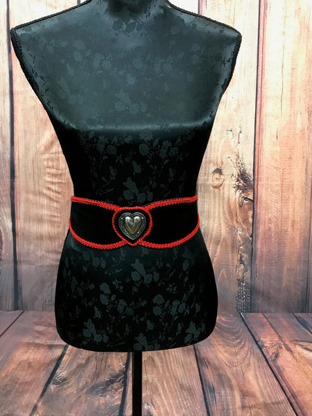 Damen-Trachtengürtel schwarz-rot mit Herzapplikation – Leder, 76–84 cm Taillenumfang, perfekt für Landhauskleid