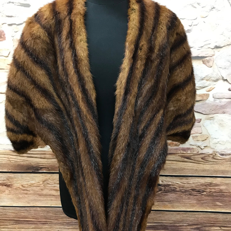 True Vintage,  Luxuriöses Vintage-Fellcape von Fur Doctors