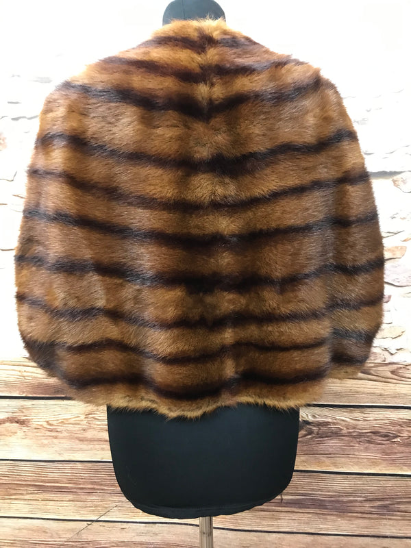 True Vintage,  Luxuriöses Vintage-Fellcape von Fur Doctors