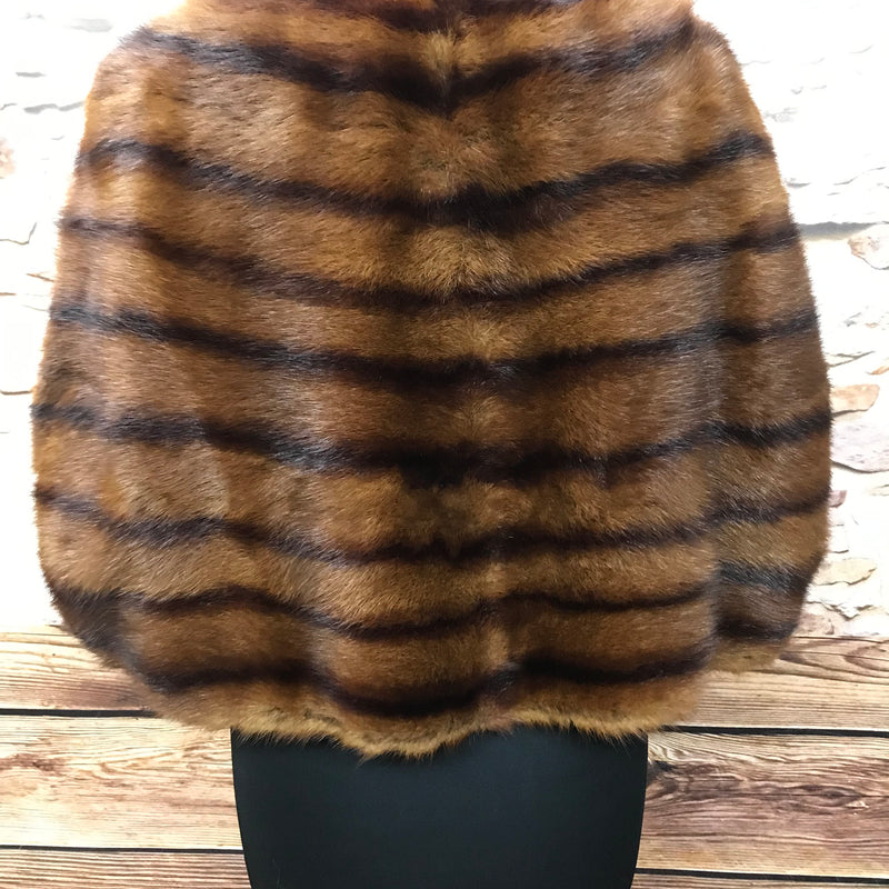 True Vintage,  Luxuriöses Vintage-Fellcape von Fur Doctors