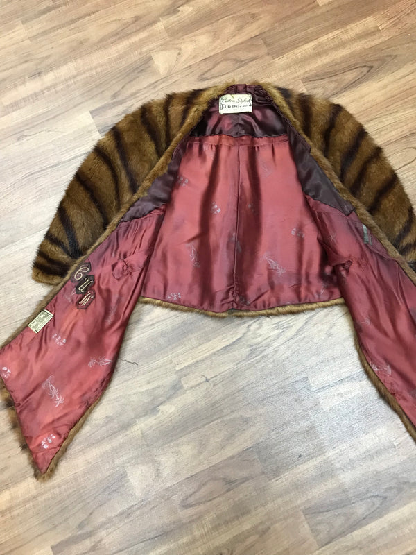 True Vintage,  Luxuriöses Vintage-Fellcape von Fur Doctors
