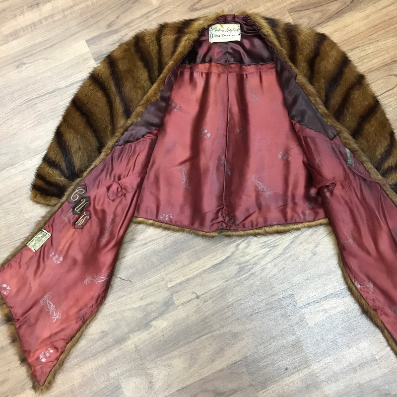 True Vintage,  Luxuriöses Vintage-Fellcape von Fur Doctors