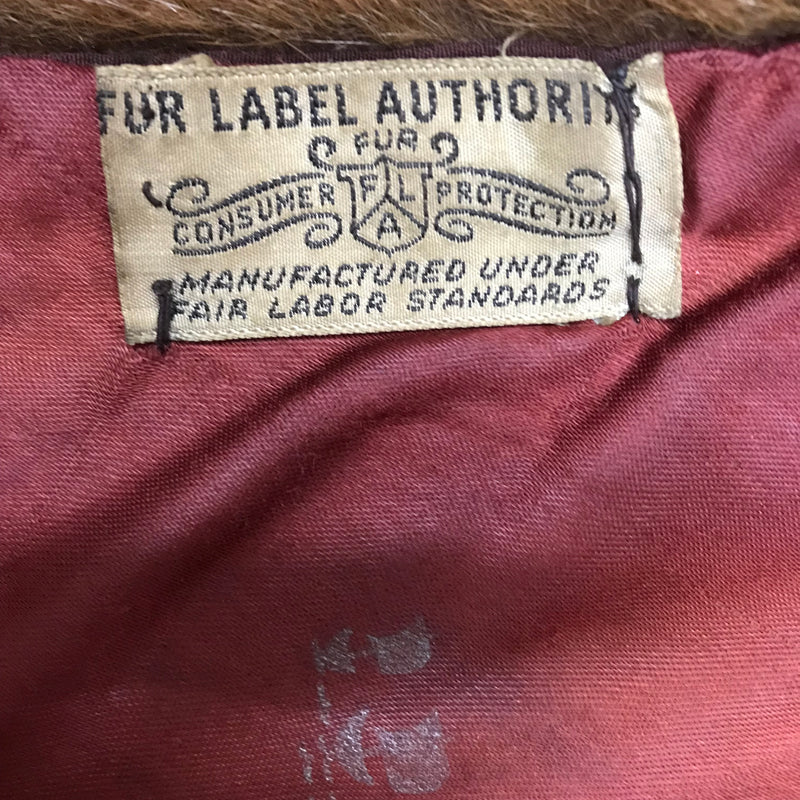 True Vintage,  Luxuriöses Vintage-Fellcape von Fur Doctors
