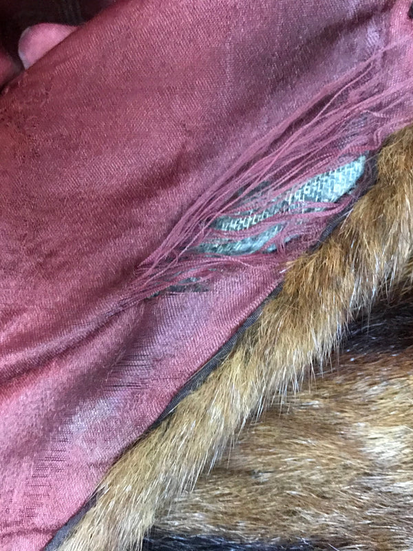 True Vintage,  Luxuriöses Vintage-Fellcape von Fur Doctors