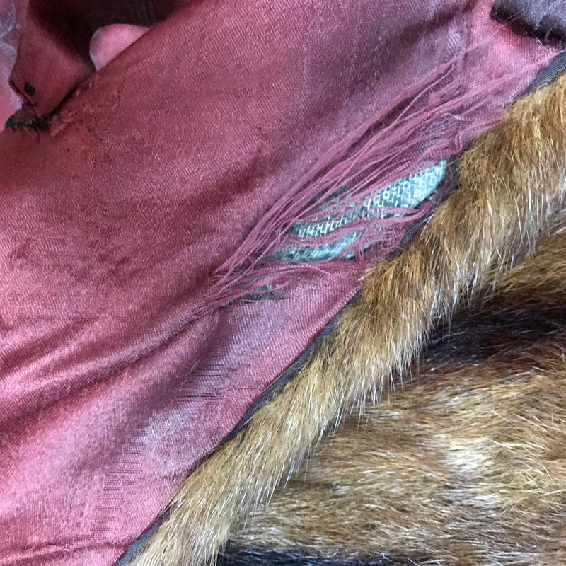 True Vintage,  Luxuriöses Vintage-Fellcape von Fur Doctors