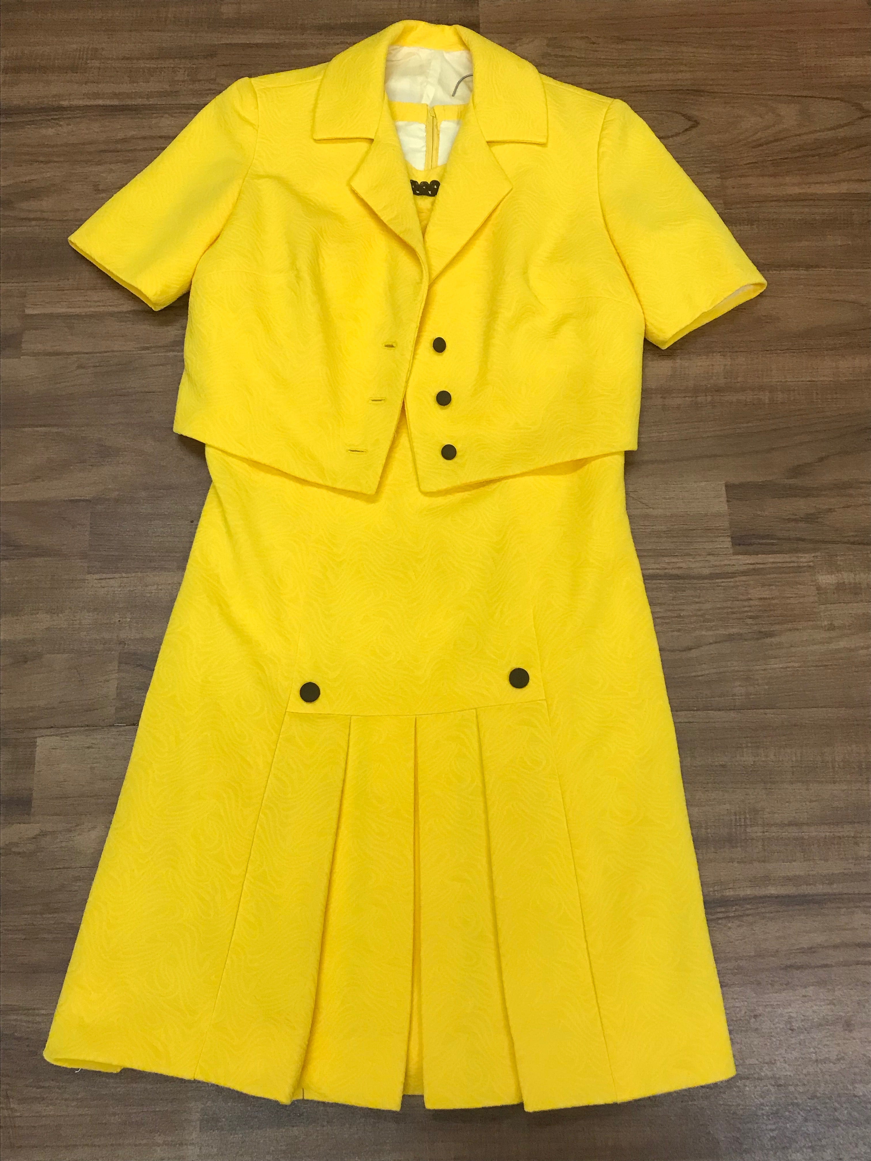 70er Jahre Vintage Kleid mit Jacke in gelb. Kostüm Gr.40