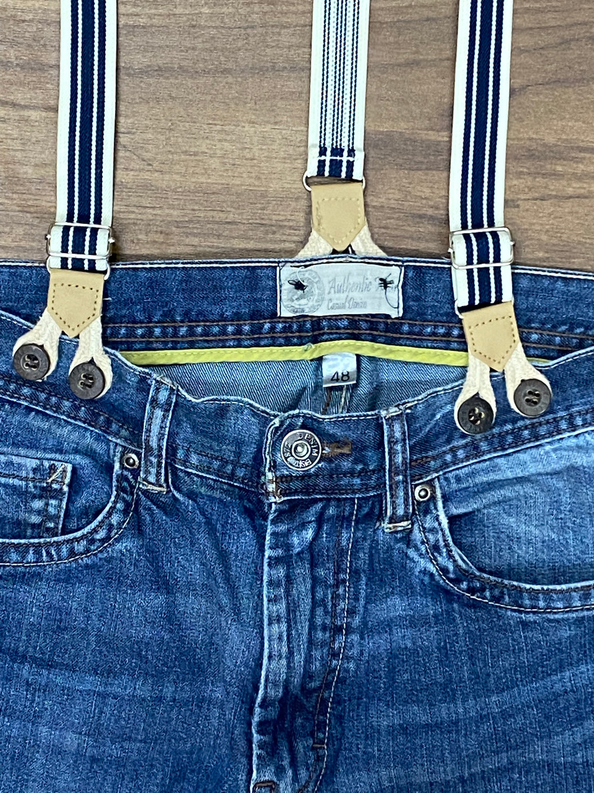 Jeanshose mit Hosenträger im 50er Jahre Retro-Stil, Size: 35/26