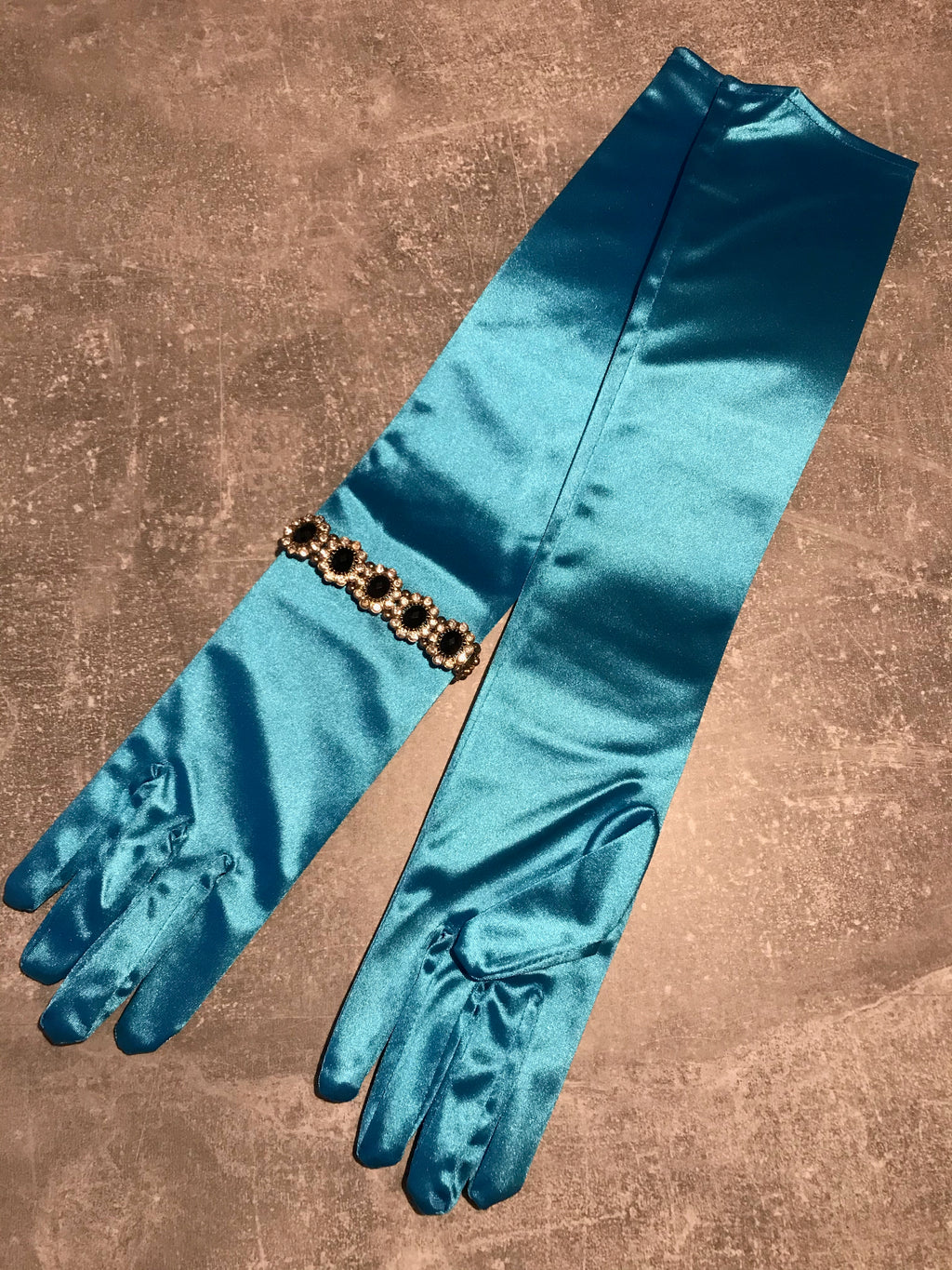 Lange Handschuhe mit Armband