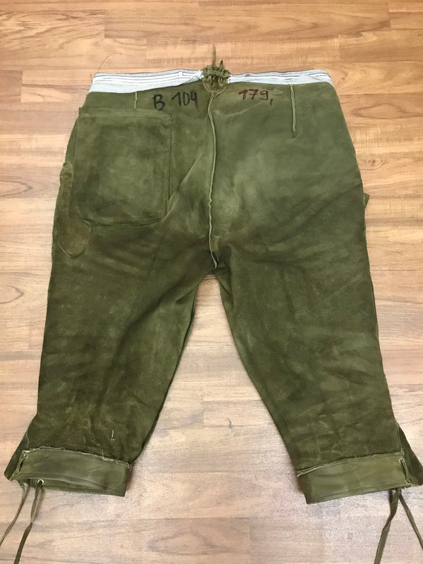 Grüne Kniebundlederhose für Herren – Größe 54 | Authentisches Vintage Stück