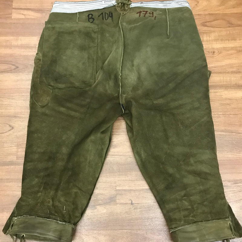 Grüne Kniebundlederhose für Herren – Größe 54 | Authentisches Vintage Stück