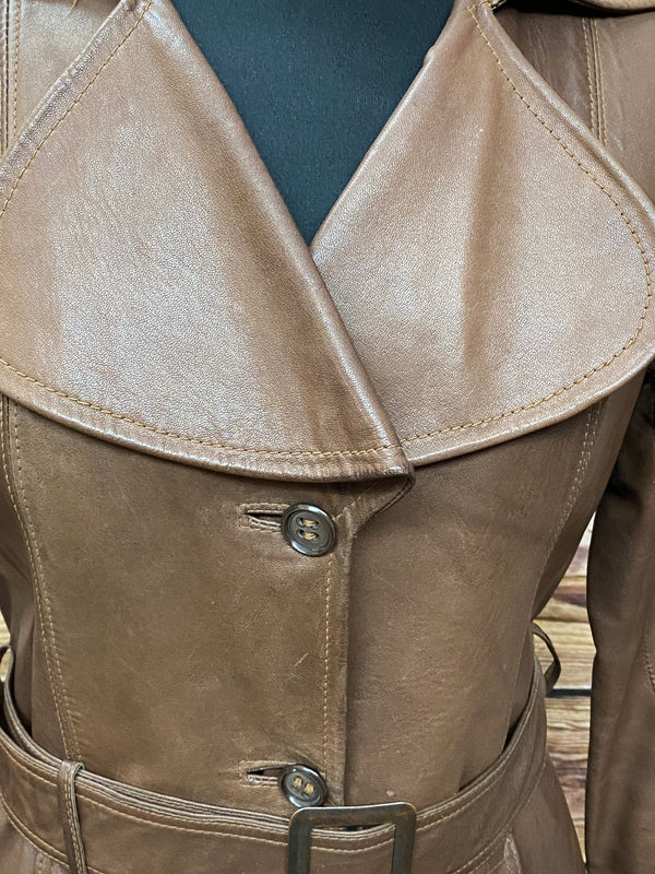 Vintage Damen-Ledermantel Gr. 36 in Braun mit Reverskragen und Taillengürtel