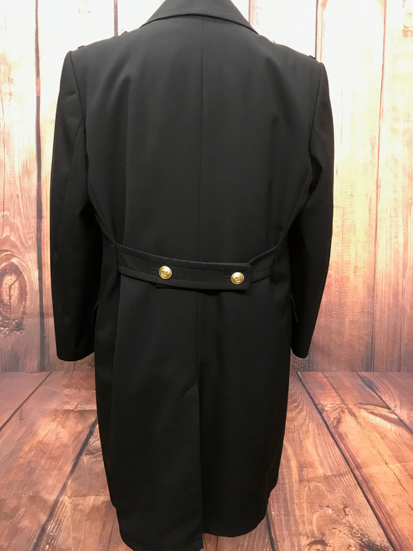 Rückansicht Marine Offiziersmantel schwarz mit Rückengurt und Knöpfen