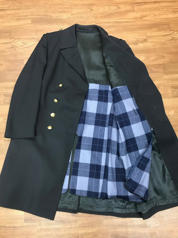 Innenansicht mit herausnehmbarem karierten Futter im Marine Offiziersmantel