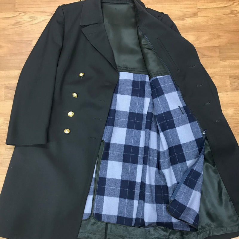 Innenansicht mit herausnehmbarem karierten Futter im Marine Offiziersmantel