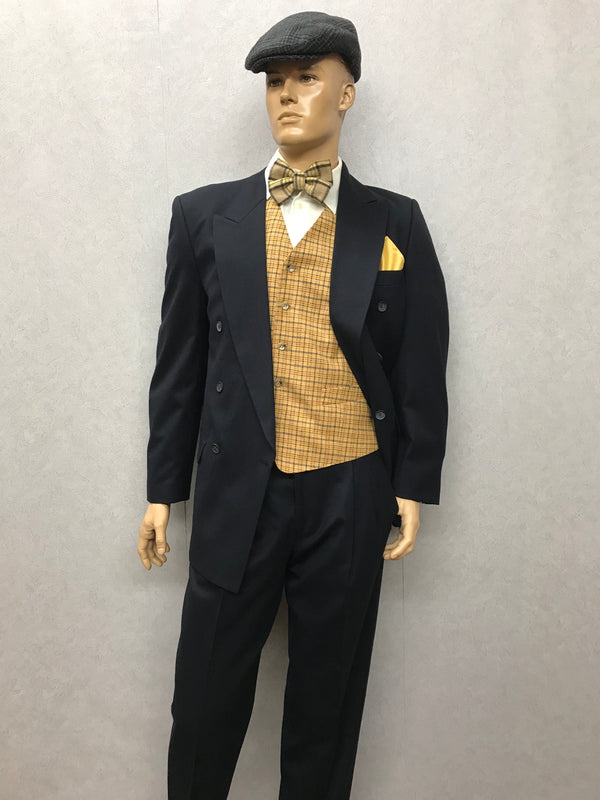 „20er Jahre Peaky-Blinders Kostüm Gr. 48: Weste gelb kariert, weiße Hemd, dunkle Hose, Schiebermütze“