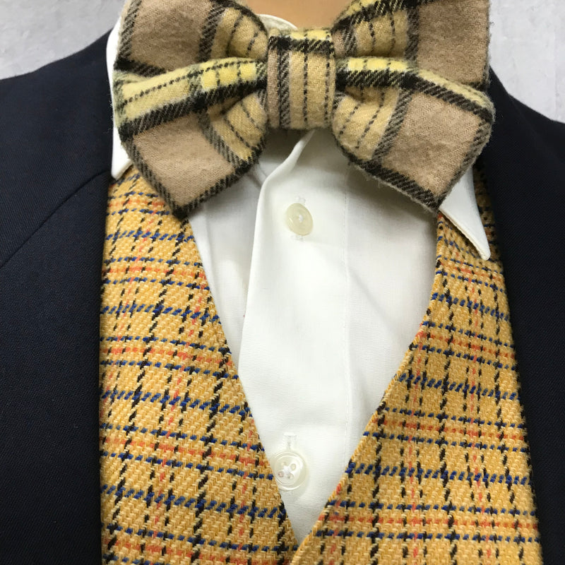 „Detail Fliege kariert und Weste in Gelb – Peaky-Blinders Outfit Vintage Herren“