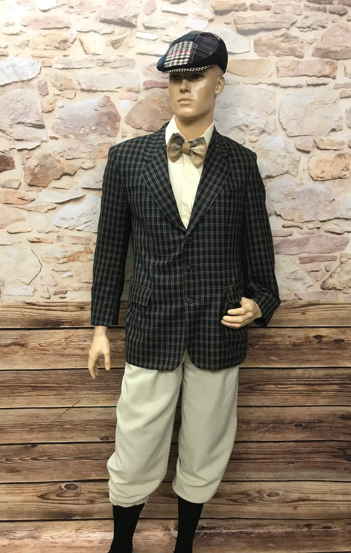 20er Jahre Peaky Blinders Kostüm Gr.48 mit kariertem Sakko, beiger Knickerbockerhose, Hemd, Hosenträger, Kniestrümpfe und Schiebermütze Gr.58