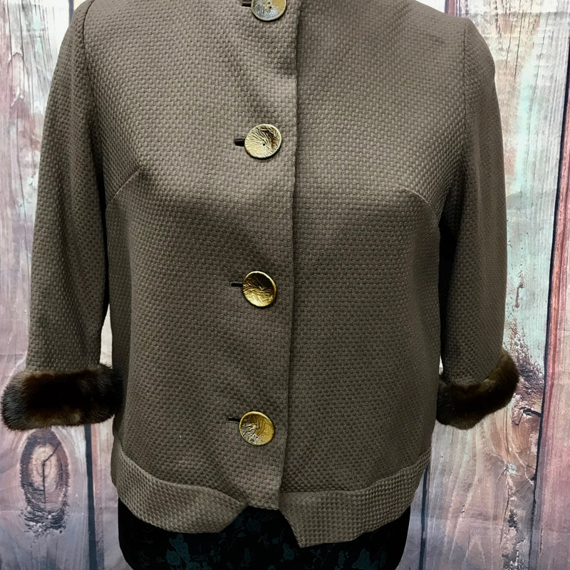Vintage Damenjacke in Taupe mit Fellmanschetten und goldenen Knöpfen, Größe 38 – sehr guter Zustand.
