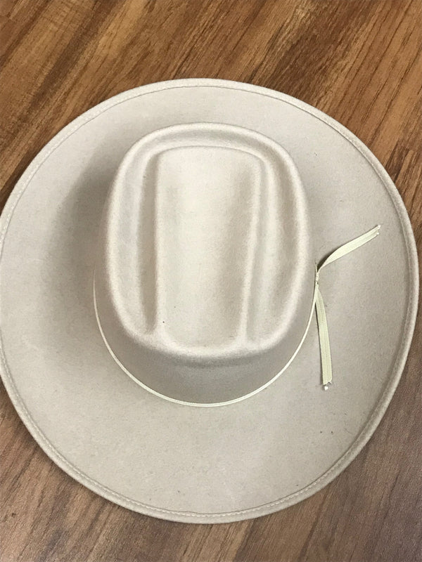 Cowboyhut Ranch Western Wear, Draufsicht mit markanter Krone und Lederband.