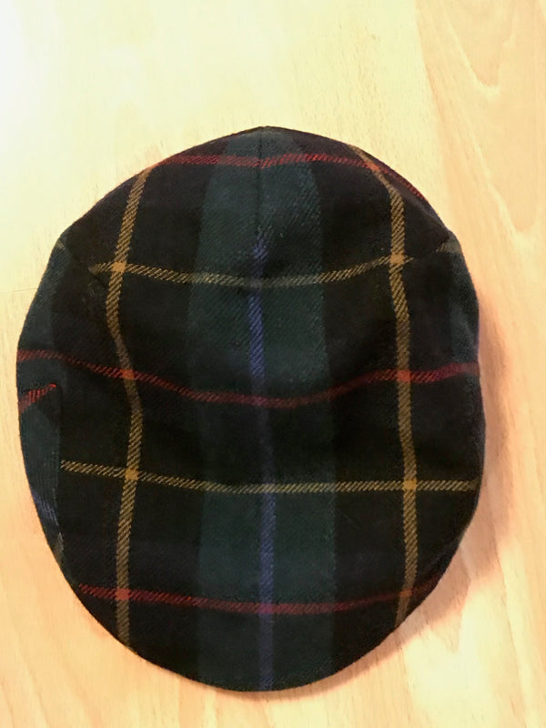 Oberansicht der karierten Flat Cap in Grün-Blau-Rot-Gelb
