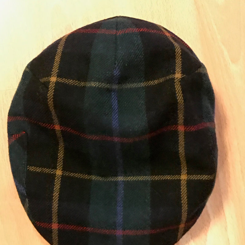 Oberansicht der karierten Flat Cap in Grün-Blau-Rot-Gelb