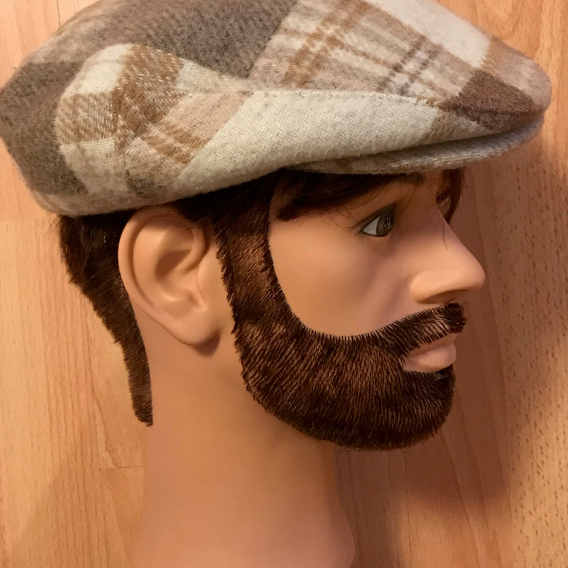 chiebermütze kariert in Beige-Braun im 20er-Jahre-Stil, Seitenansicht.