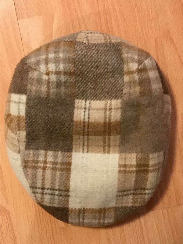 Schiebermütze Flat Cap kariert von oben.