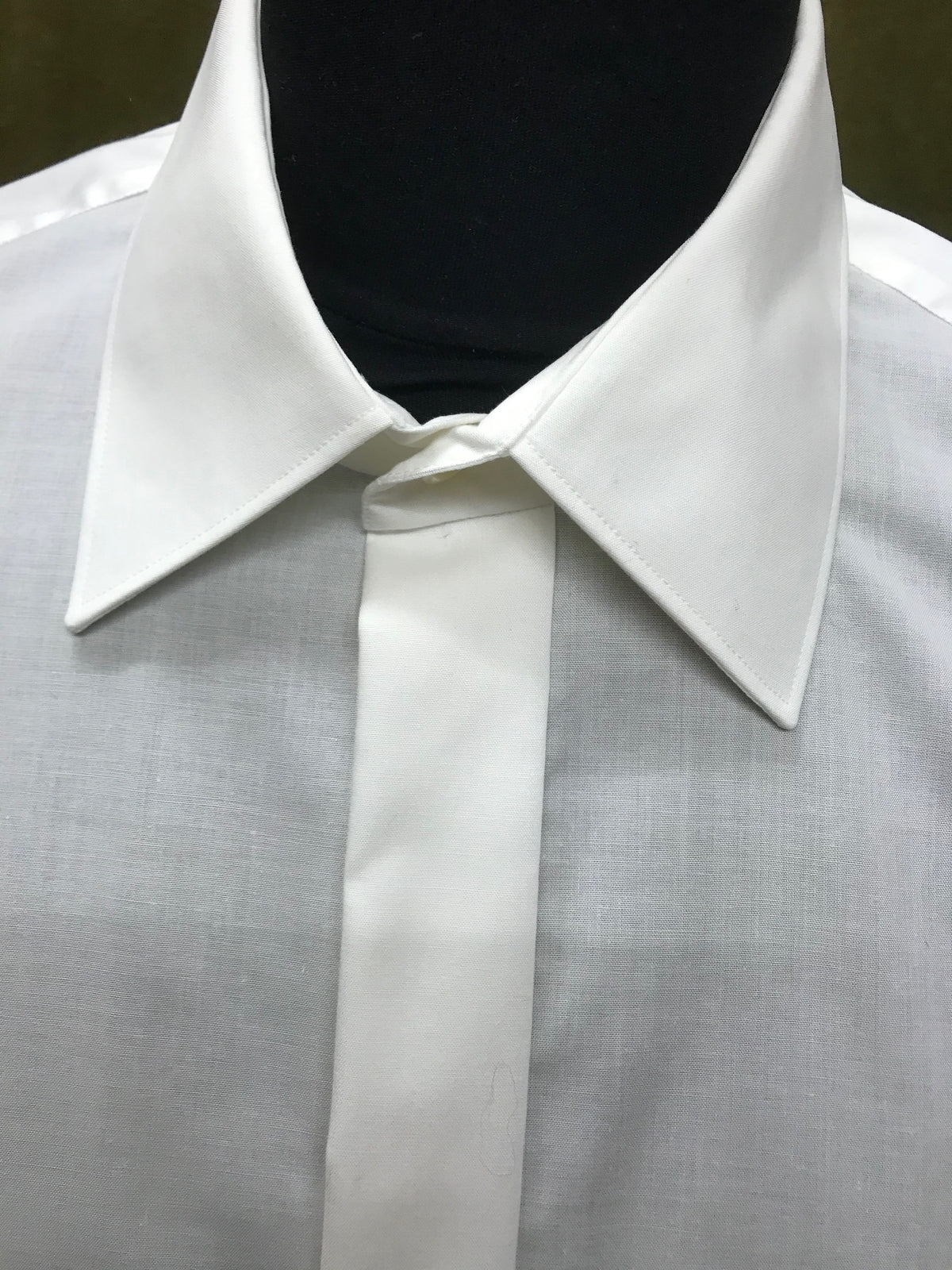 Chemise de smoking blanc cassé taille 43 