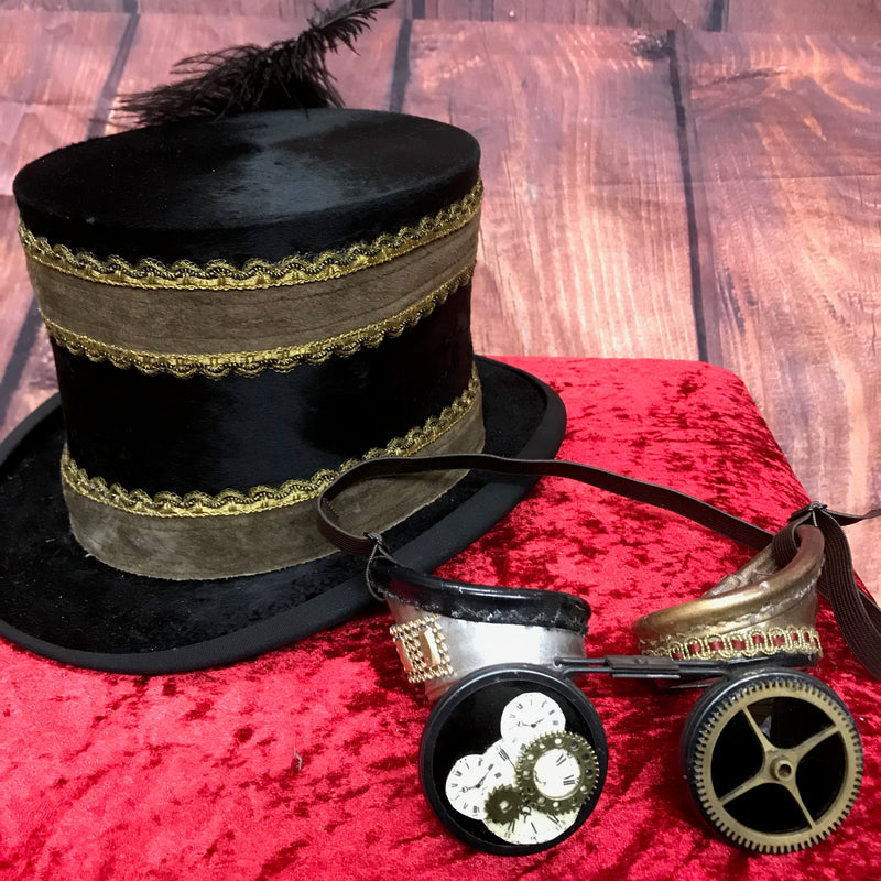 Antiker Steampunk Zylinder aus Maulwurfsfell mit goldenen Details, Zahnrädern, Feder und abnehmbarer Brille, Größe 57