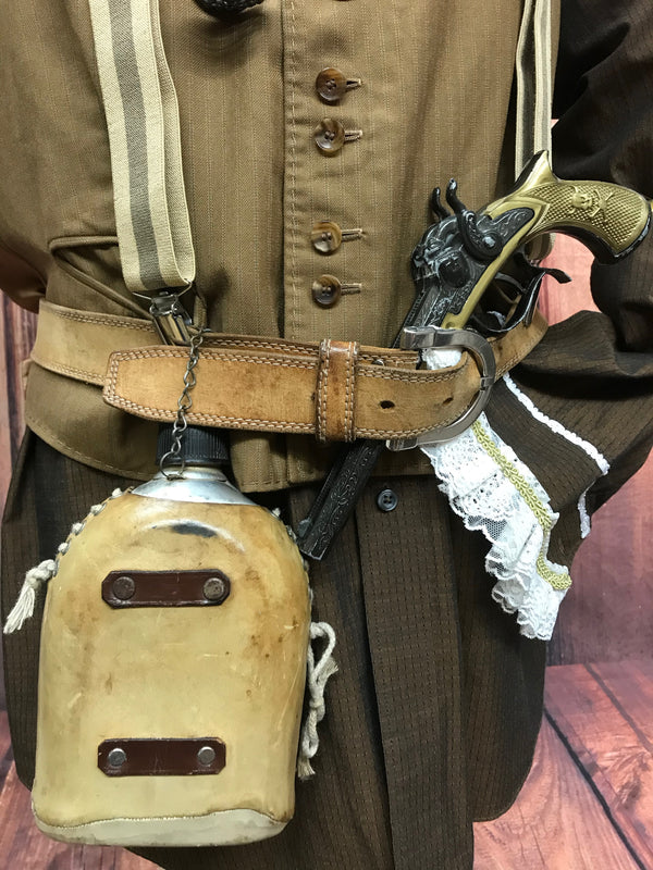 Steampunk Pistole und Feldflasche