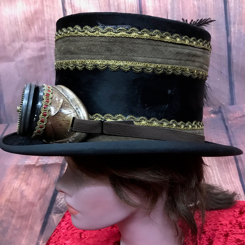 Antiker Steampunk-Zylinder aus echtem Maulwurfsfell in Größe 57, handveredelt mit Zahnrädern, Feder und abnehmbarer Brille. Einzigartiges Vintage-Unikat.
