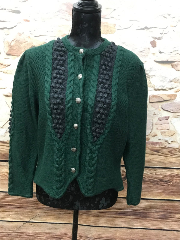 Grüne Vintage Trachten Strickjacke für Damen Größe 46 von Astrifa, aus reiner Schurwolle, mit Zopfmuster und Metallknöpfen, guter Zustand.