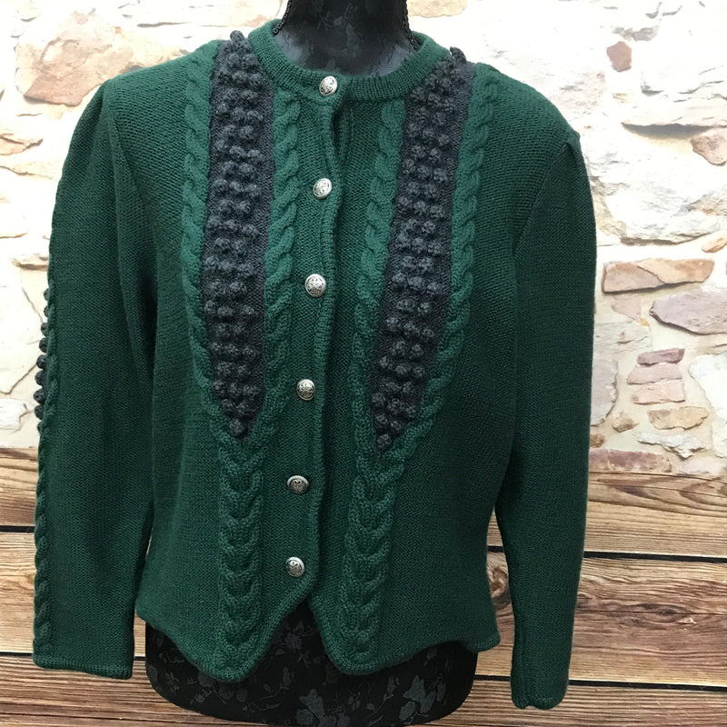 Grüne Vintage Trachten Strickjacke für Damen Größe 46 von Astrifa, aus reiner Schurwolle, mit Zopfmuster und Metallknöpfen, guter Zustand.