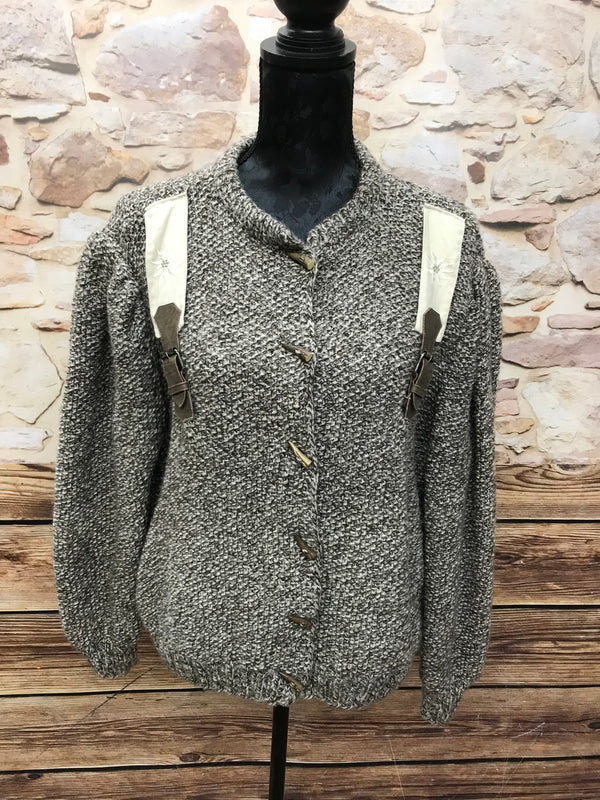 Vintage Trachten Strickjacke Damen Größe 46, braun-beige meliert, mit dekorativen Trägern und Knöpfen in Hornoptik, Wollmischgewebe, guter Zustand.