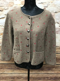 Trachten Strickjacke Damen Größe 40 von Hammerschmid, braun mit roten Hirsch-Stickereien, aus Wollmischgewebe, Knopfleiste mit Trachtenknöpfen, Vintage