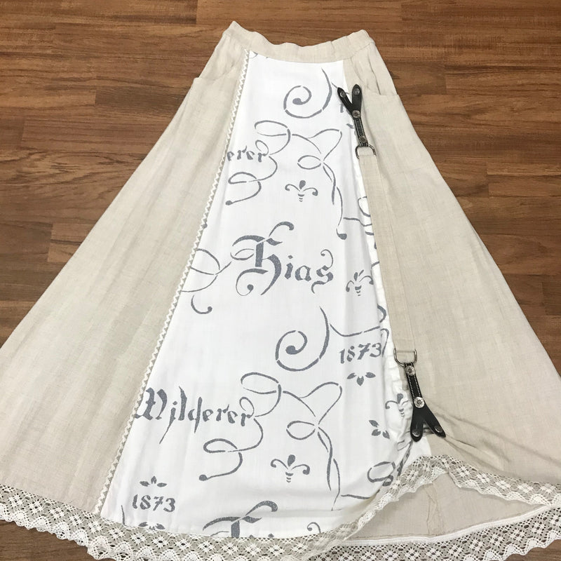 Trachtenrock Alphorn Gr. 34, Beige, mit Spitze und Schrift-Einsatz.