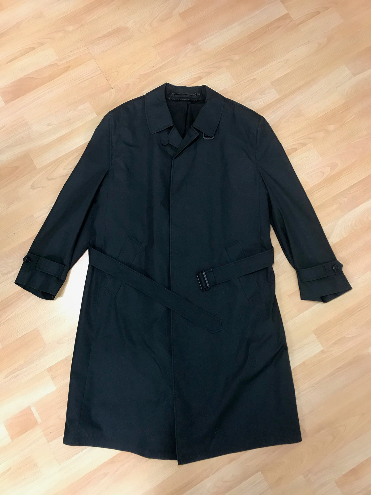 schwarzer Trench Coat Herren